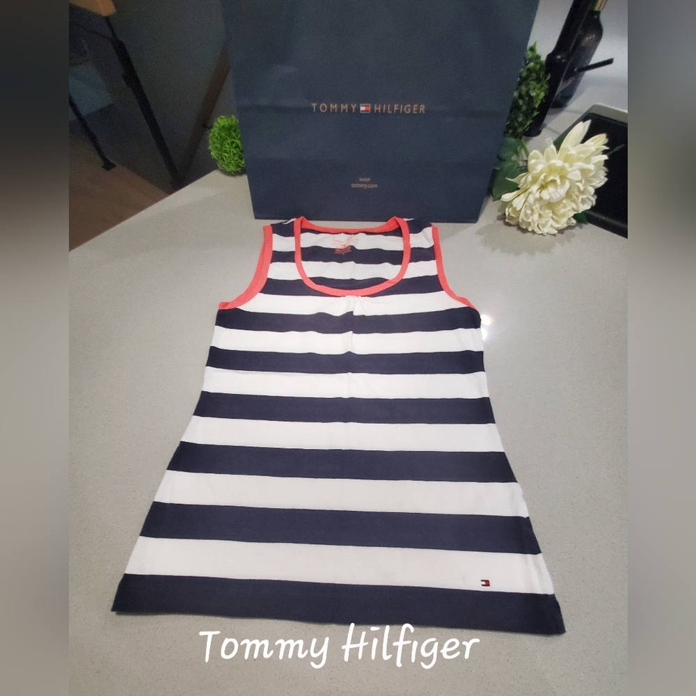 TOMMY HILFIGER Très beau haut rayé sans manche marine, blanc et corail